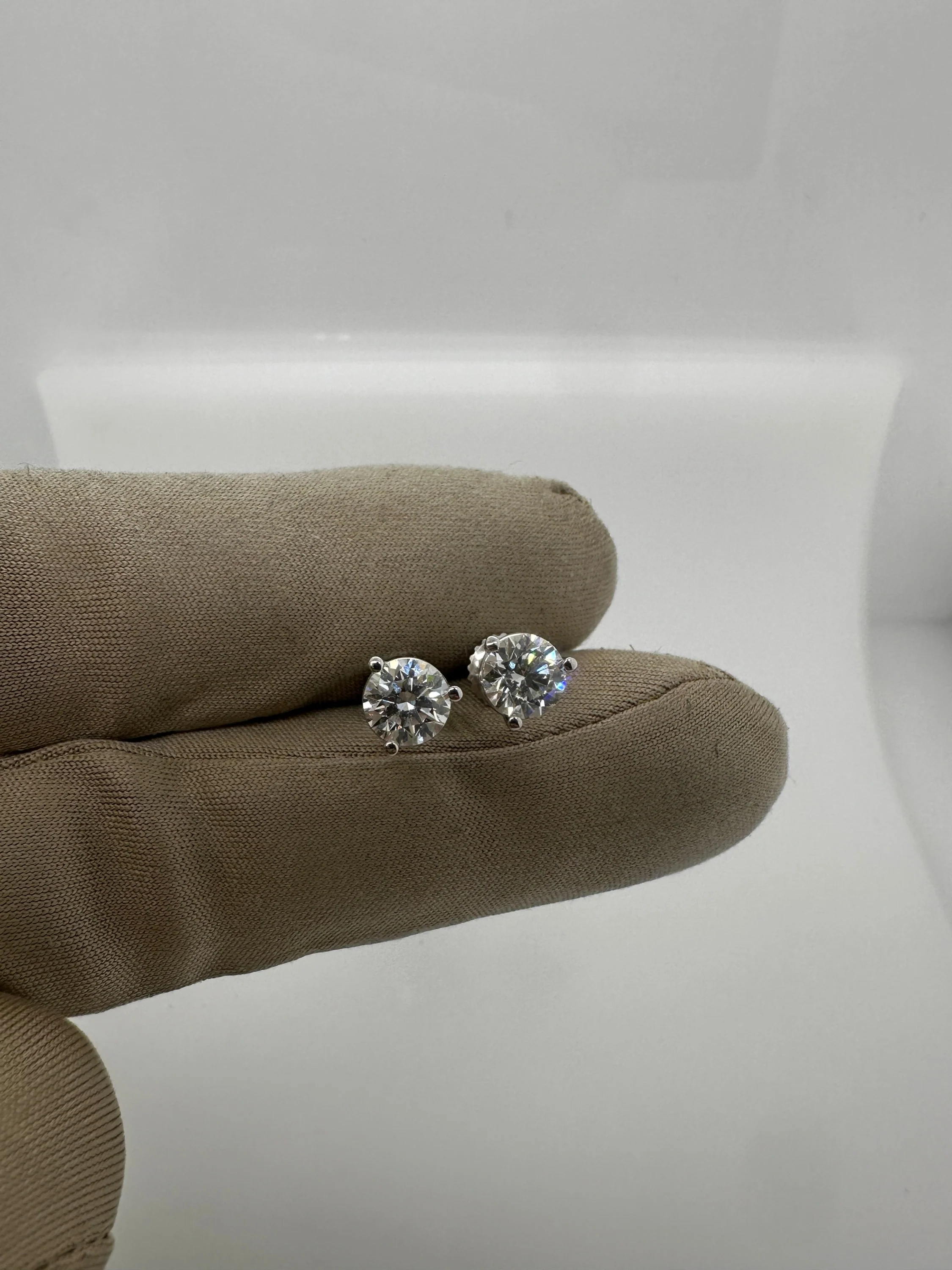 Diamond earring 90pt + 90pt  - Image 3